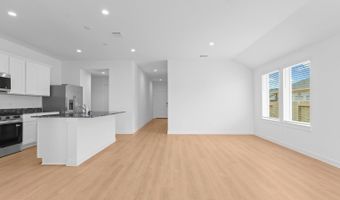 311 Emma St, Angleton, TX 77515