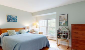 28 Northshore Dr, Burlington, VT 05408