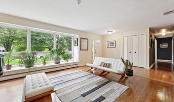 10 Pleasant Point Rd, Branford, CT 06405