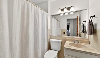 404 Oakmont Cir, Ballwin, MO 63011