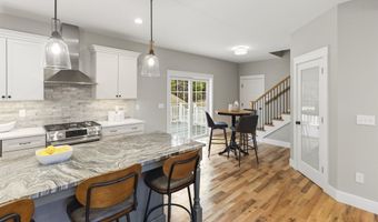 8 Stone Creek Dr, Brentwood, NH 03833