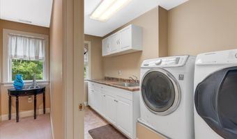 74 Settlers Ct, Bedford, NH 03110