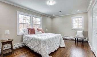 119 East Rd, Belford, NJ 07718