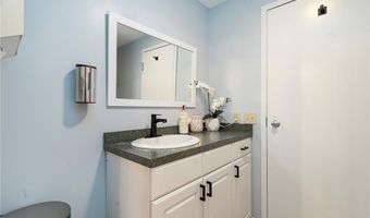 990 Main St 3, East Greenwich, RI 02818