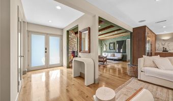 4060 Harclare Ln, Encino, CA 91436