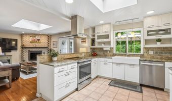 3 Linda Dr, Danbury, CT 06811
