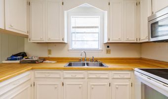 203 Magnolia Dr, Adel, GA 31620