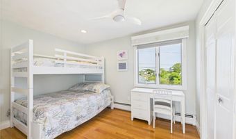 72 Marine Dr, Narragansett, RI 02882