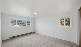 835 12TH St, Bandon, OR 97411