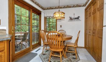 111 Cottonwood Ln, Agawam, MA 01001