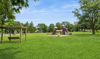 2751 Cleveland Dr, Ames, IA 50010