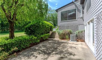 41 Holly Hill Ln, Cranston, RI 02921