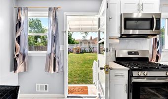 166 Pleasant Ave, Bergenfield, NJ 07621