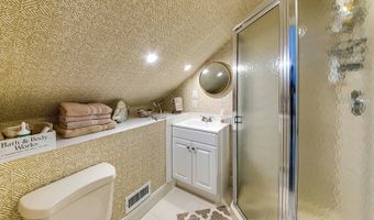 16 Woodedge Cir, Amagansett, NY 11930