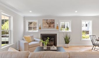 42 Hillside Ave, Bedford, MA 01730