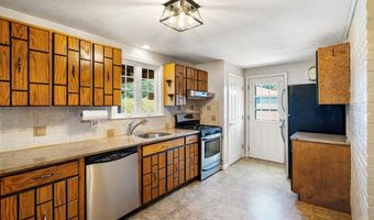 129 Plymouth Rd, Bellingham, MA 02019