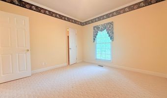 1014 Crestwood Dr, Albertville, AL 35950
