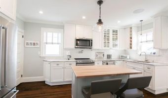 16 Carroll Ave, Newport, RI 02840