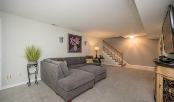 1878 Ridgeview Circle Dr, Ballwin, MO 63021