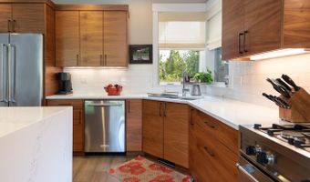 2100 NW Newport Hills Dr, Bend, OR 97703