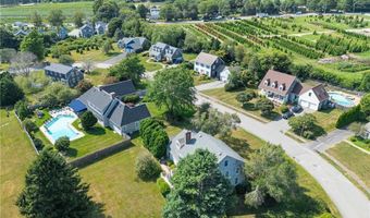 167 Meadow Ln, Middletown, RI 02842
