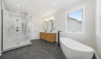 926 E Crest Ave, Addison, IL 60101