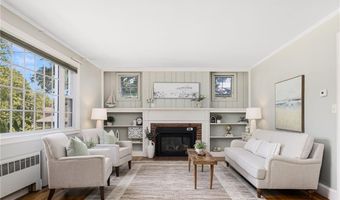 75 Markwood Dr, Barrington, RI 02806