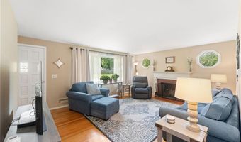 1 Woodhaven Dr, Cumberland, RI 02864