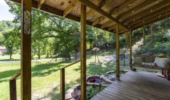 688 Saunders Hollow Rd, Barboursville, WV 25504