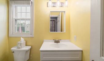27 S Pond Cir, Cheshire, CT 06410