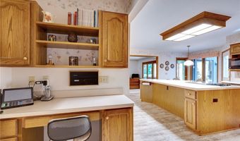 200 GREENTREE Cir, Aurora, OH 44202