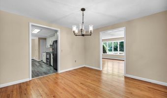 24 Iron Gate Ln, Cromwell, CT 06416