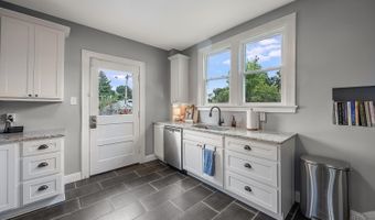 3180 Penrose Pl, Cincinnati, OH 45211