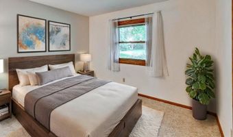 5514 Meadowood Dr, Fitchburg, WI 53711
