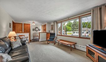 6 Woodlawn Dr, Cromwell, CT 06416