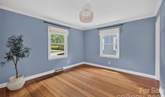 1911 Club Rd, Charlotte, NC 28205