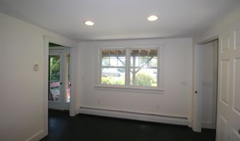 11 Treat St, Belfast, ME 04915