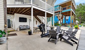 4044 Mindanao St, Bay St. Louis, MS 39520