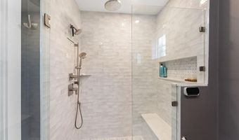 6 Knowlton Ct, Bristol, RI 02809