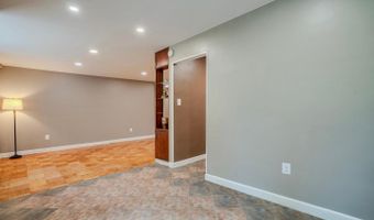 4390 LORCOM Ln #102, Arlington, VA 22207