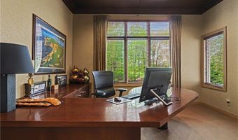 520 Bristol Dr, Aurora, OH 44202