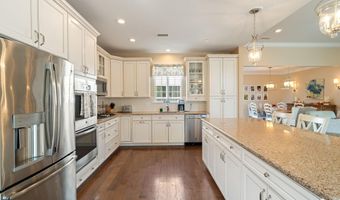 10 CHAPEL HILL Ct, Barnegat, NJ 08005