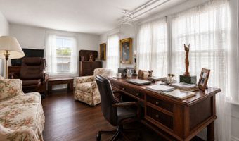 24 Little Bay Ln, Branford, CT 06405
