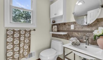 2 8th St, Aberdeen, NJ 07747