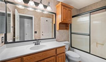 4 Huskins Cir, Bella Vista, AR 72715