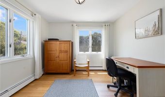5 Maloney Ln, Middletown, RI 02842