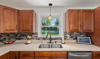 1264 Columbus Cir N, Ashland, OH 44805