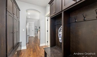 10 Fox Point Ct, Ada, MI 49301