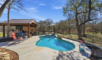 828 Shady Grv, Adkins, TX 78101