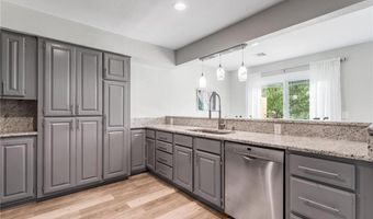 2 Walter Dr, Bella Vista, AR 72714